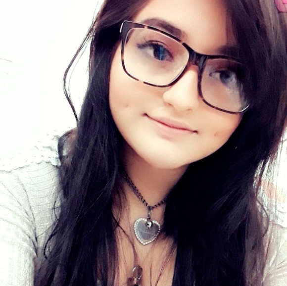 Meet your Posher, Estrella - Picture 2 of 3